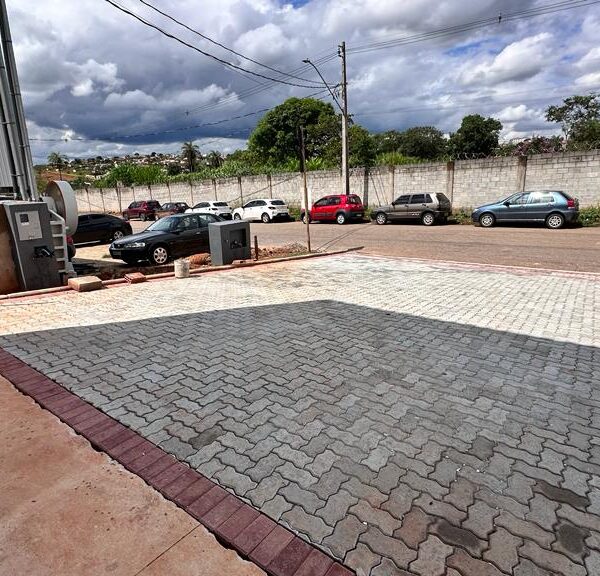 Calçada galpão
